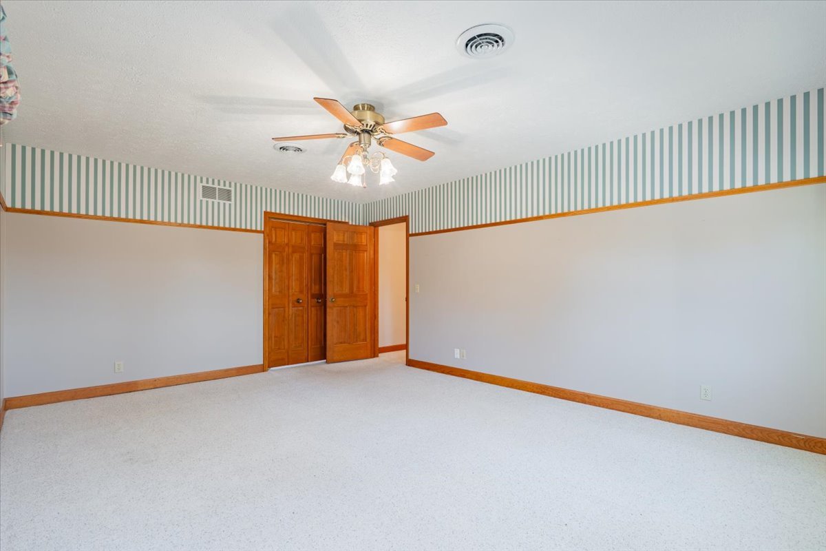 21389 N 2875 Road, Lexington, IL 61753