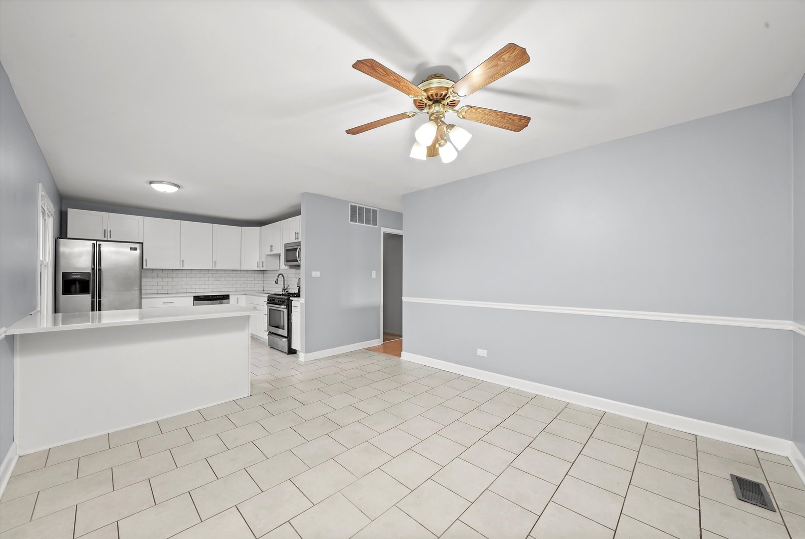 8218 N Carrolton Court, Hanover Park, IL 60133