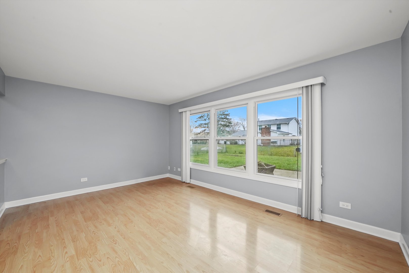 8218 N Carrolton Court, Hanover Park, IL 60133