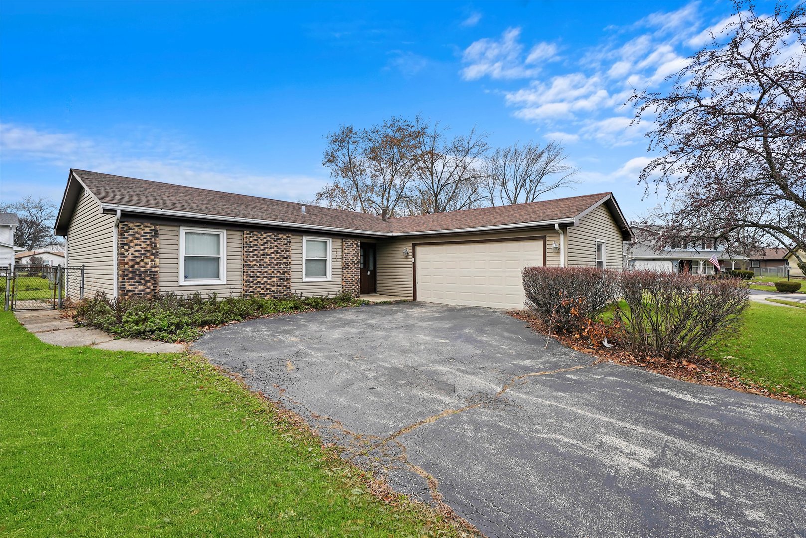 8218 N Carrolton Court, Hanover Park, IL 60133