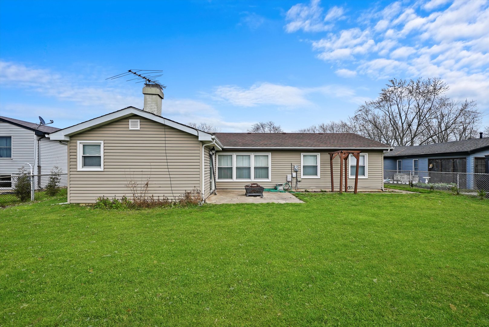 8218 N Carrolton Court, Hanover Park, IL 60133