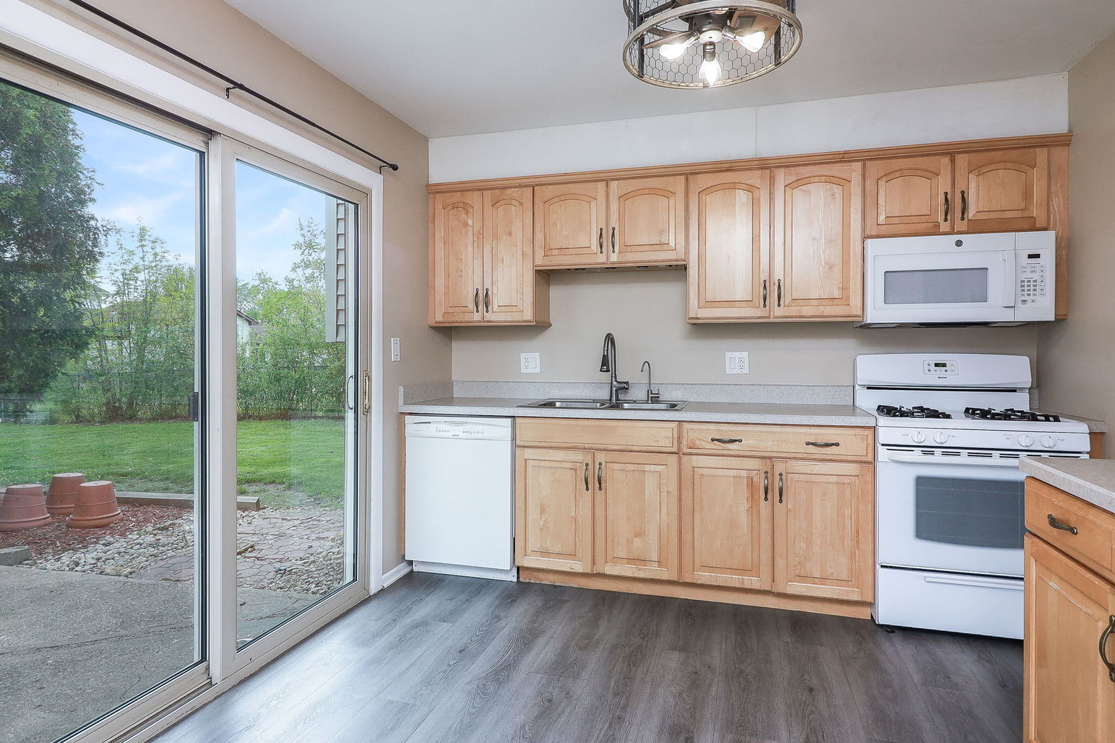 3920 Shoreline Drive, Hanover Park, IL 60133