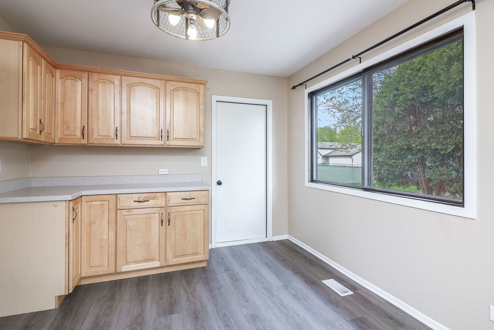 3920 Shoreline Drive, Hanover Park, IL 60133