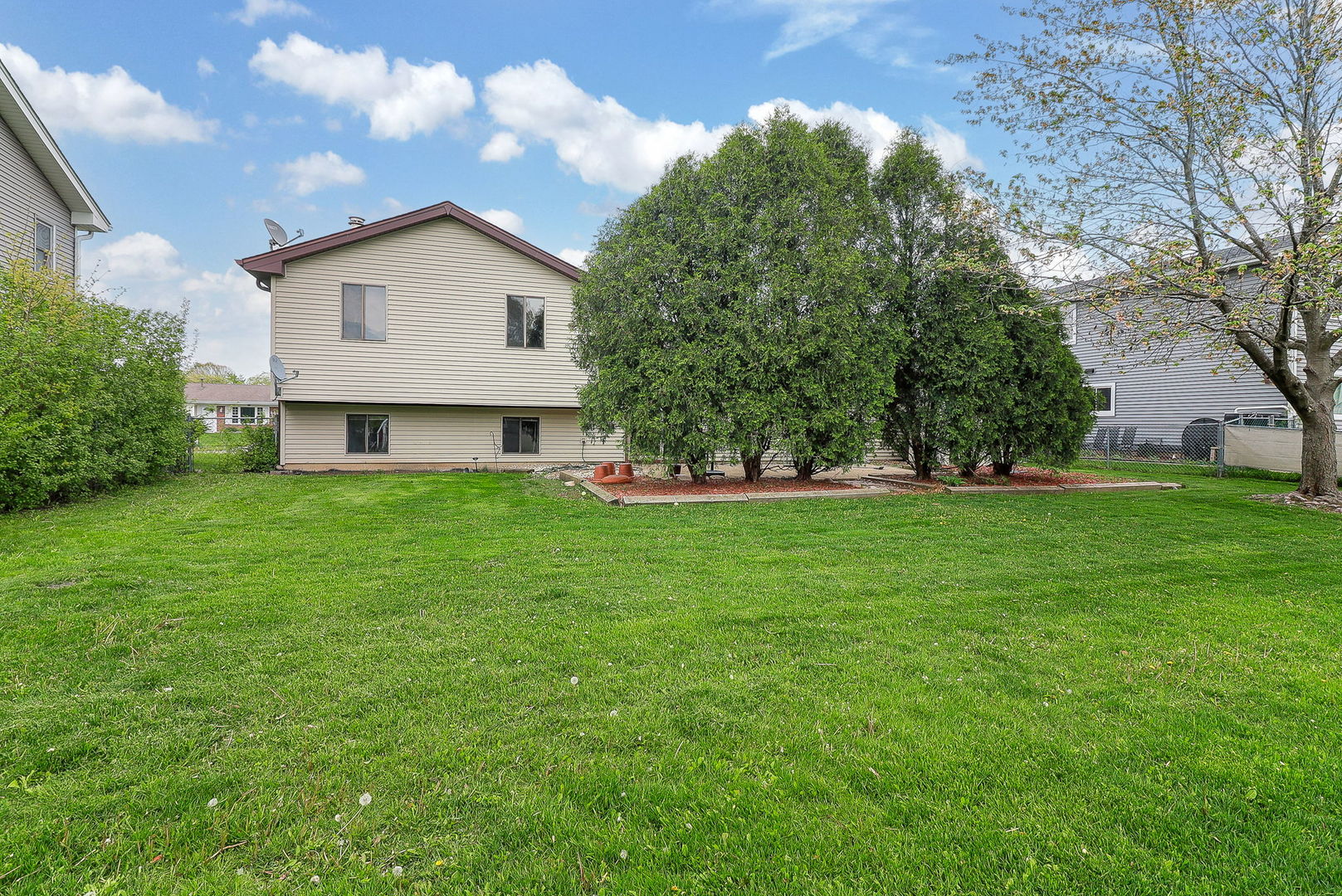 3920 Shoreline Drive, Hanover Park, IL 60133