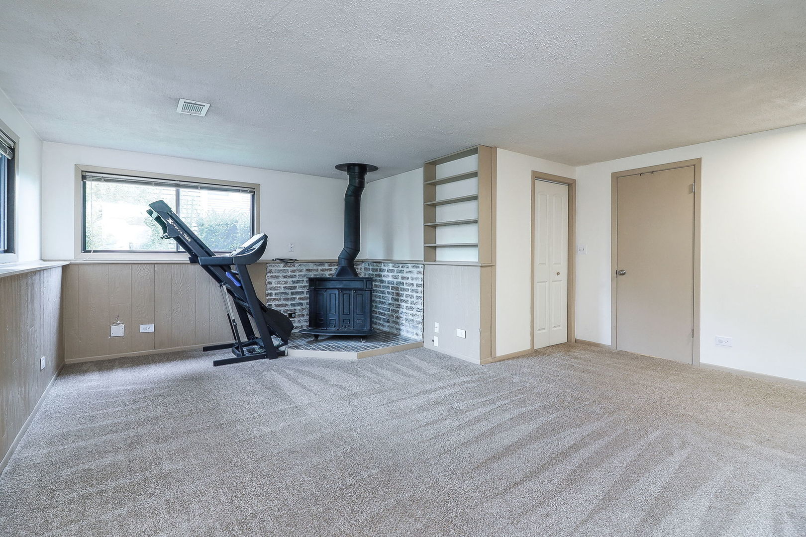 3920 Shoreline Drive, Hanover Park, IL 60133