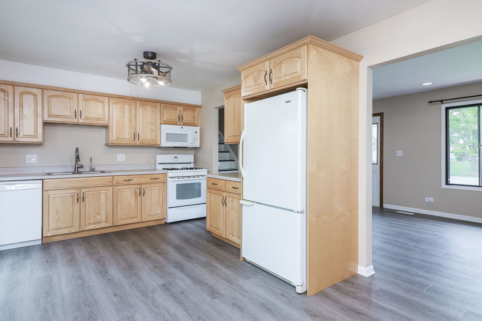 3920 Shoreline Drive, Hanover Park, IL 60133