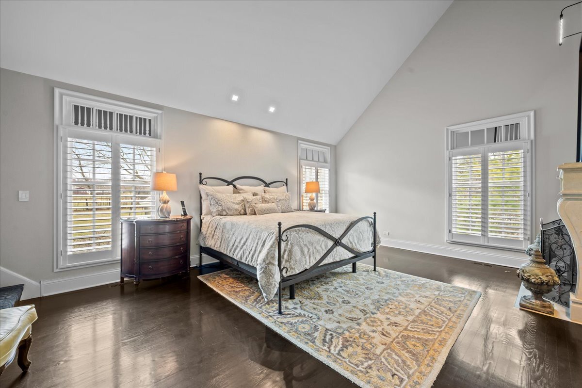 2220 Churchill Circle, Libertyville, IL 60048