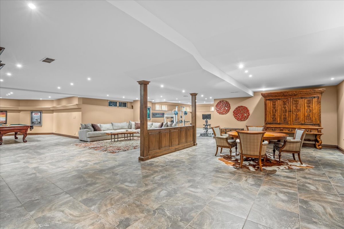 2220 Churchill Circle, Libertyville, IL 60048