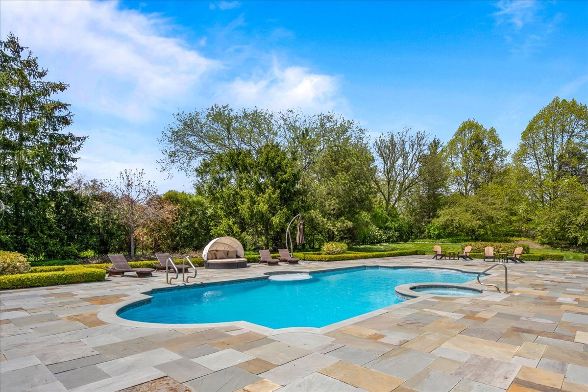 2220 Churchill Circle, Libertyville, IL 60048