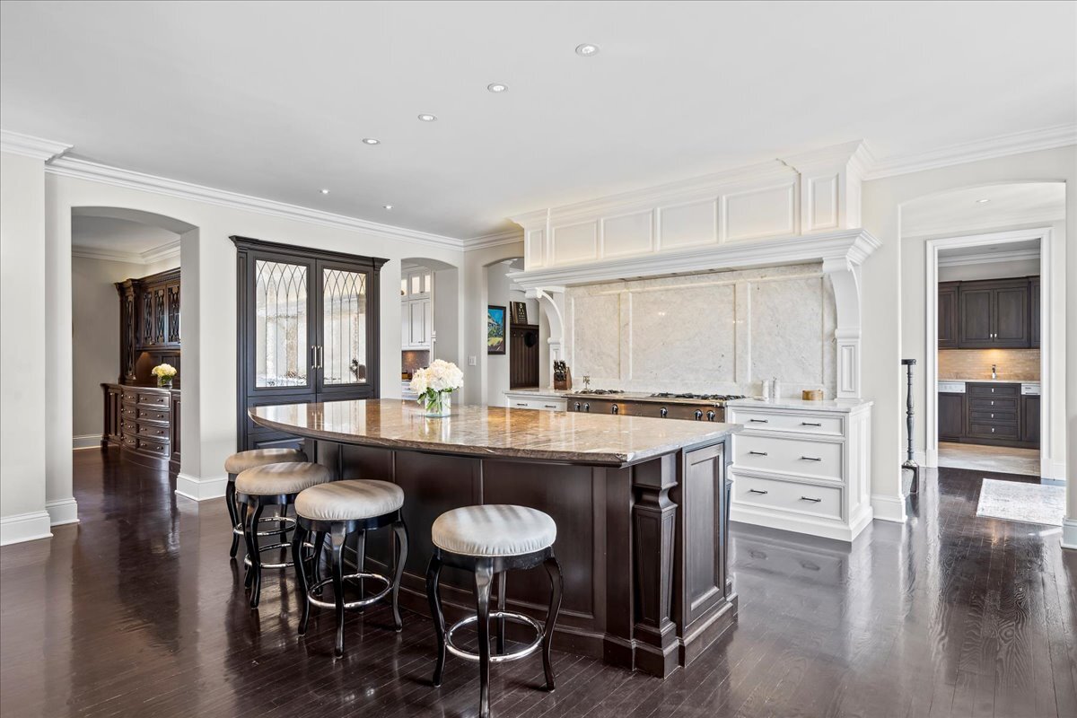 2220 Churchill Circle, Libertyville, IL 60048