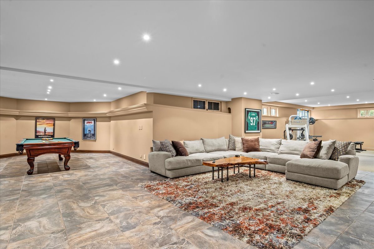 2220 Churchill Circle, Libertyville, IL 60048