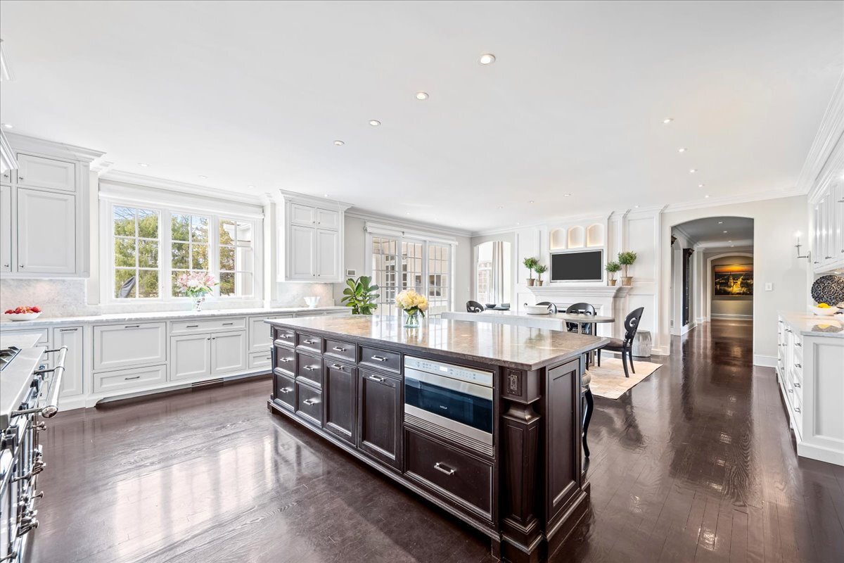 2220 Churchill Circle, Libertyville, IL 60048