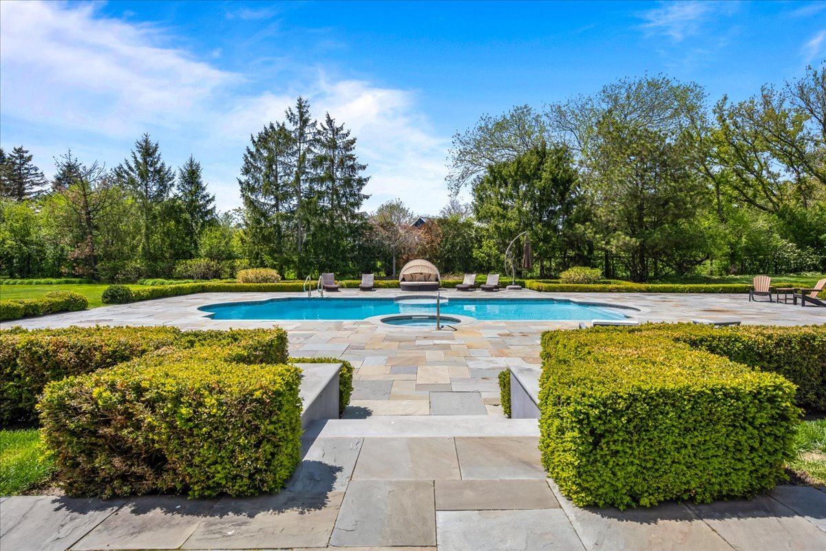 2220 Churchill Circle, Libertyville, IL 60048