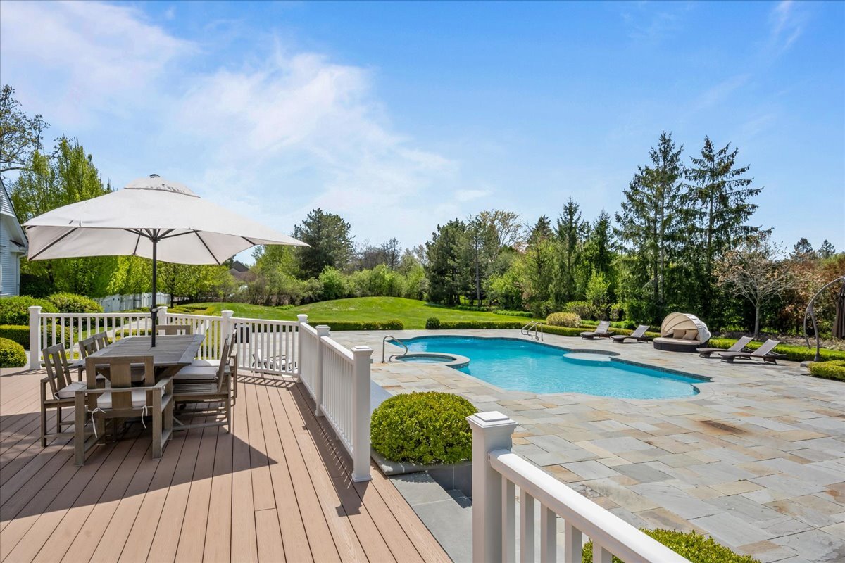 2220 Churchill Circle, Libertyville, IL 60048
