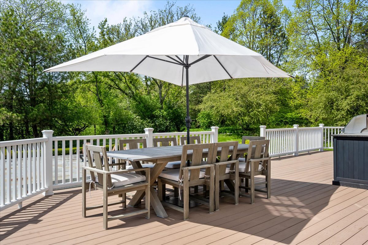 2220 Churchill Circle, Libertyville, IL 60048