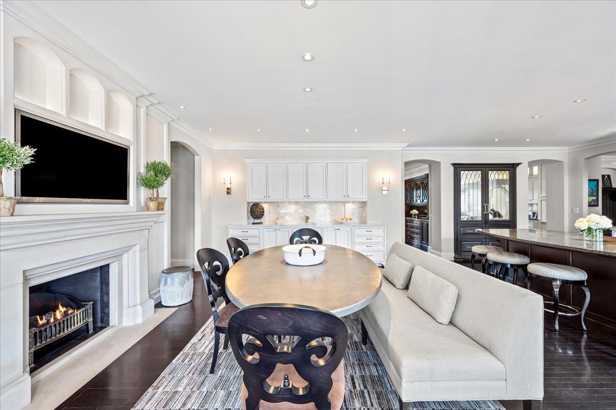 2220 Churchill Circle, Libertyville, IL 60048