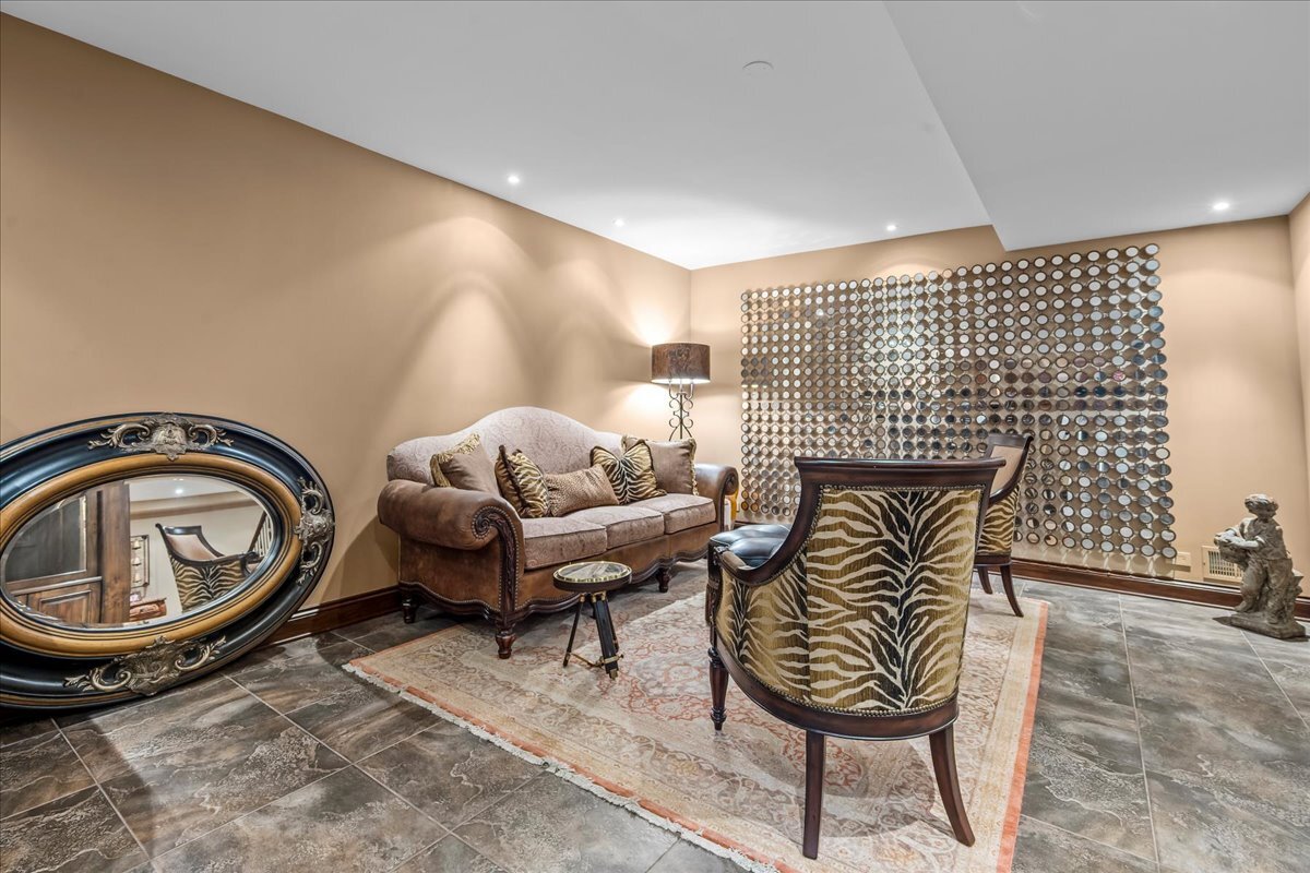 2220 Churchill Circle, Libertyville, IL 60048