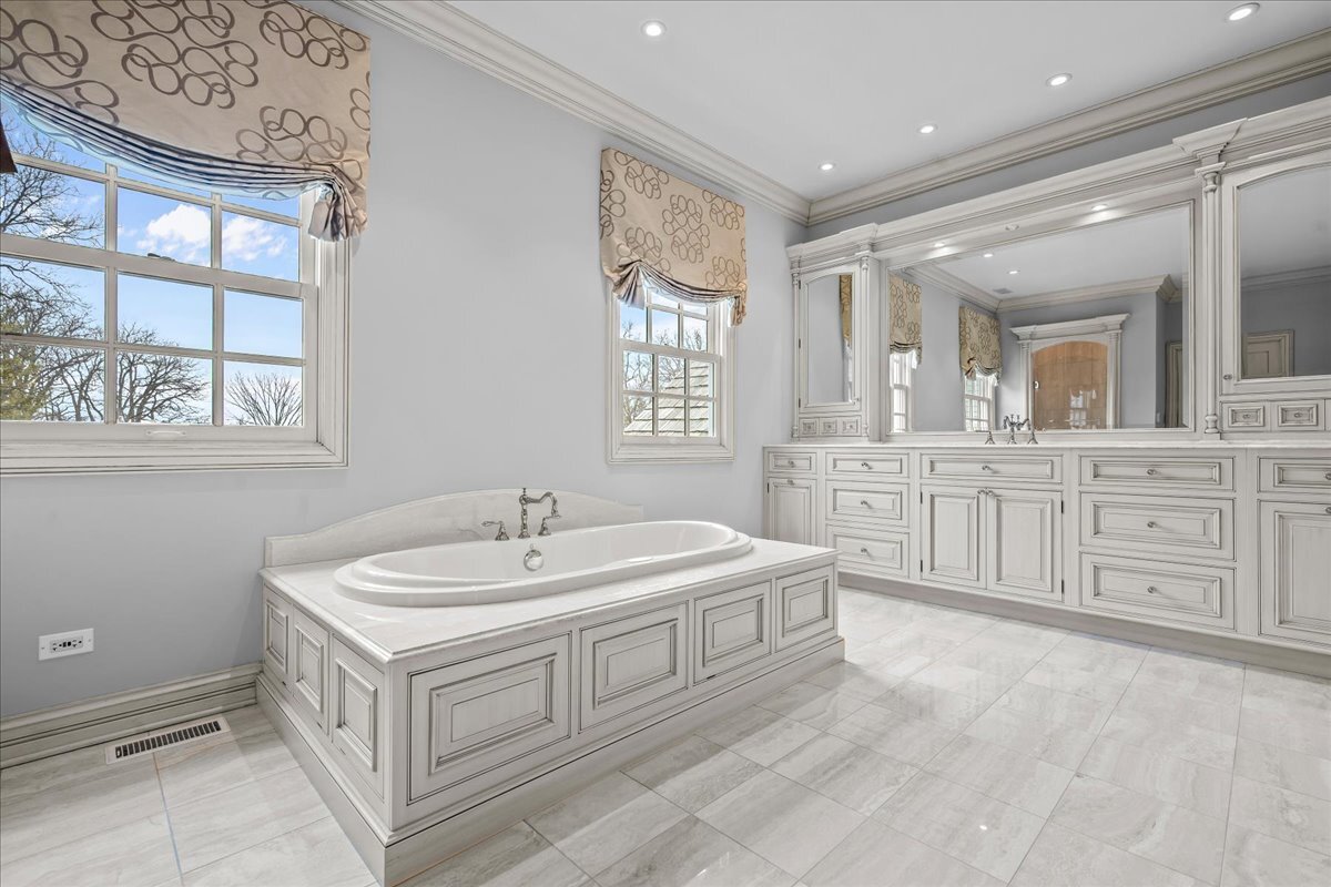 2220 Churchill Circle, Libertyville, IL 60048