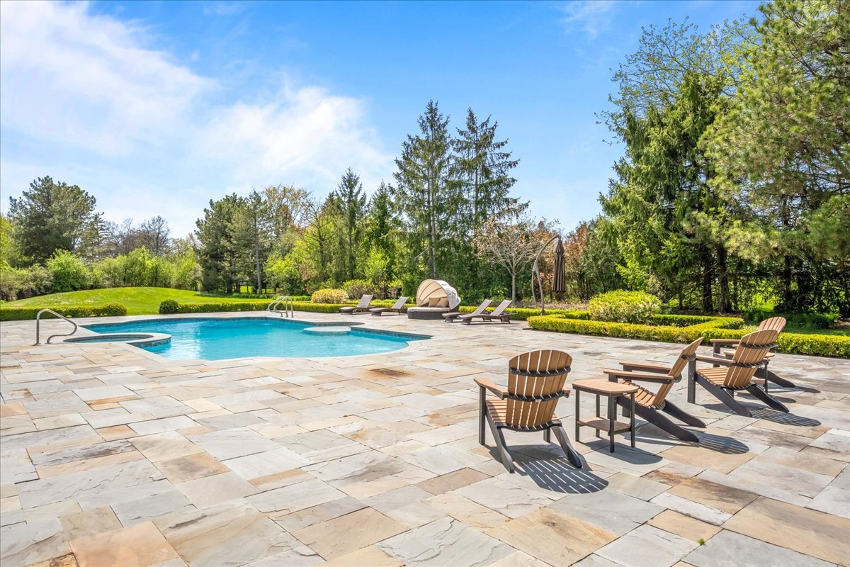 2220 Churchill Circle, Libertyville, IL 60048