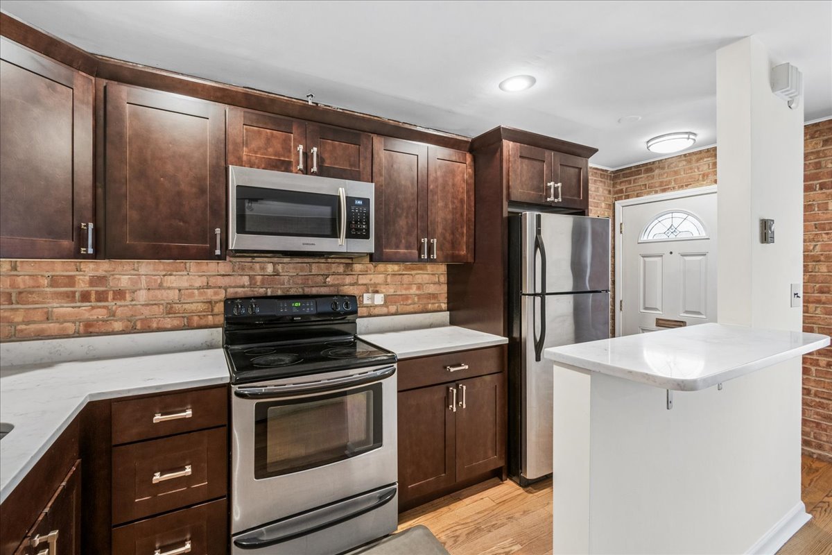 6118 N Hermitage Avenue #A, Chicago, IL 60660