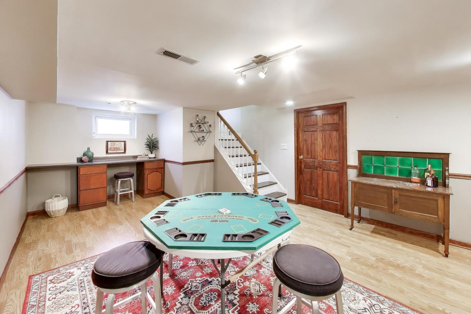 277 E Oneida Avenue, Elmhurst, IL 60126