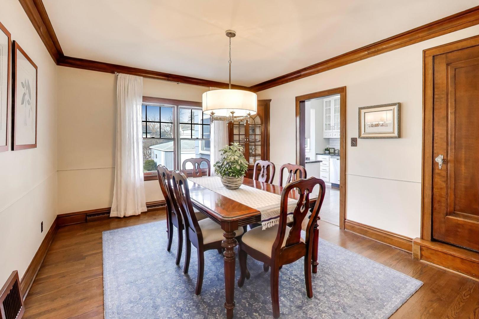 277 E Oneida Avenue, Elmhurst, IL 60126