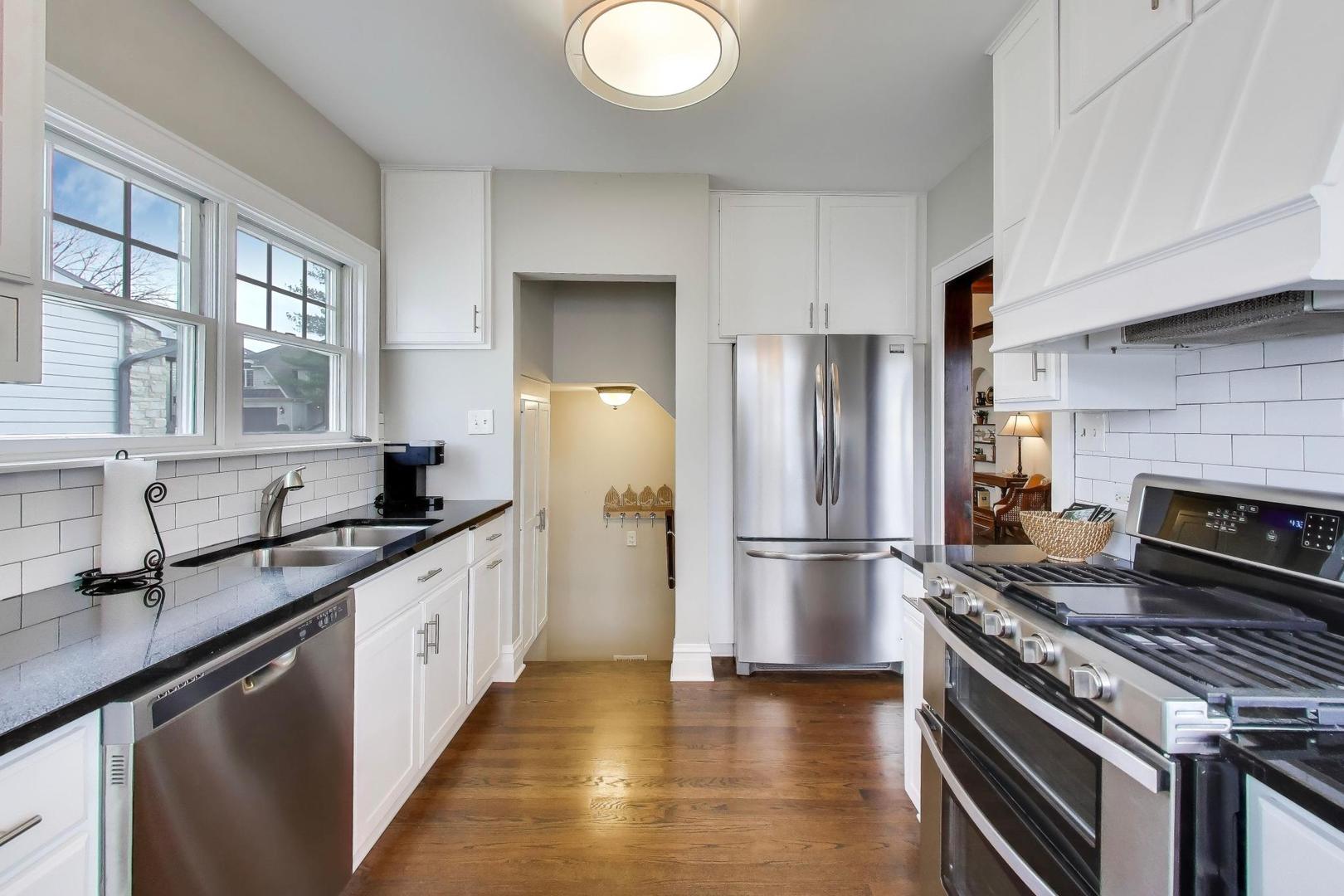 277 E Oneida Avenue, Elmhurst, IL 60126