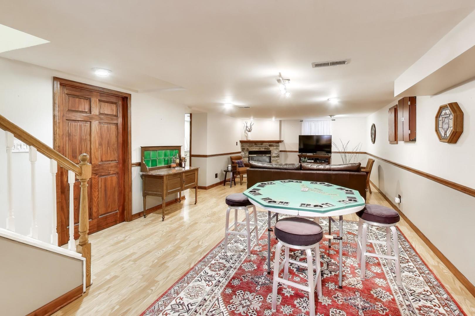 277 E Oneida Avenue, Elmhurst, IL 60126