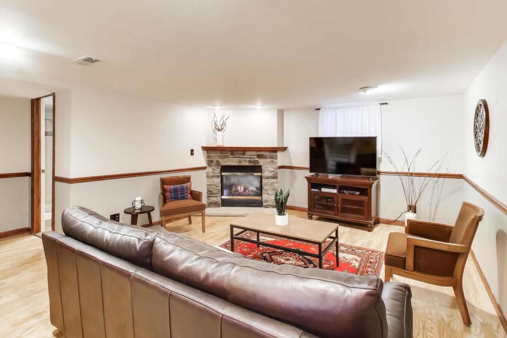 277 E Oneida Avenue, Elmhurst, IL 60126