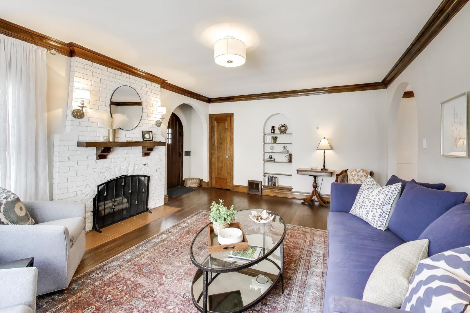 277 E Oneida Avenue, Elmhurst, IL 60126