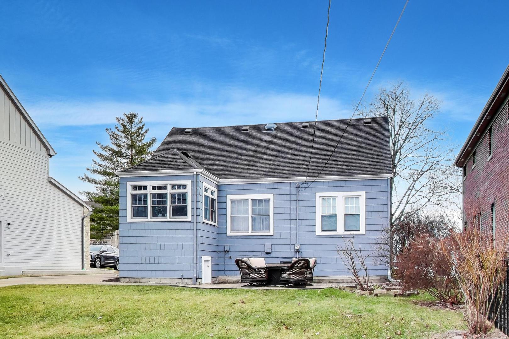 277 E Oneida Avenue, Elmhurst, IL 60126