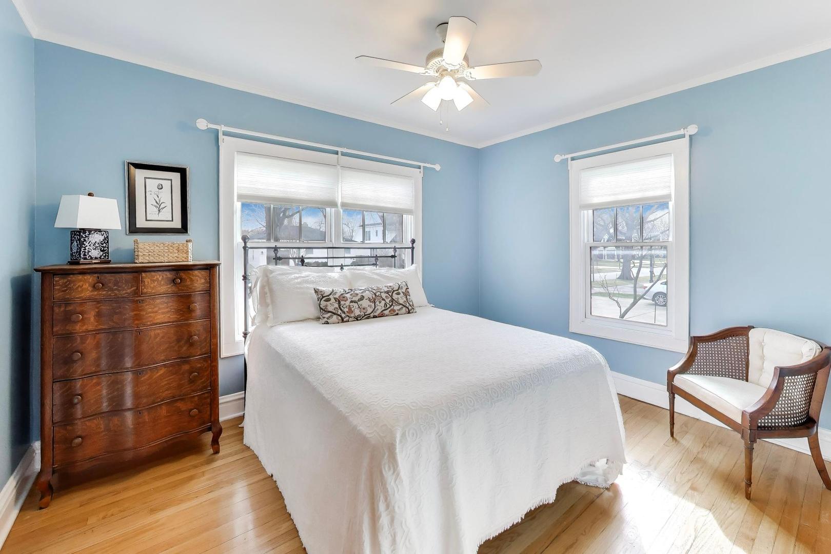 277 E Oneida Avenue, Elmhurst, IL 60126