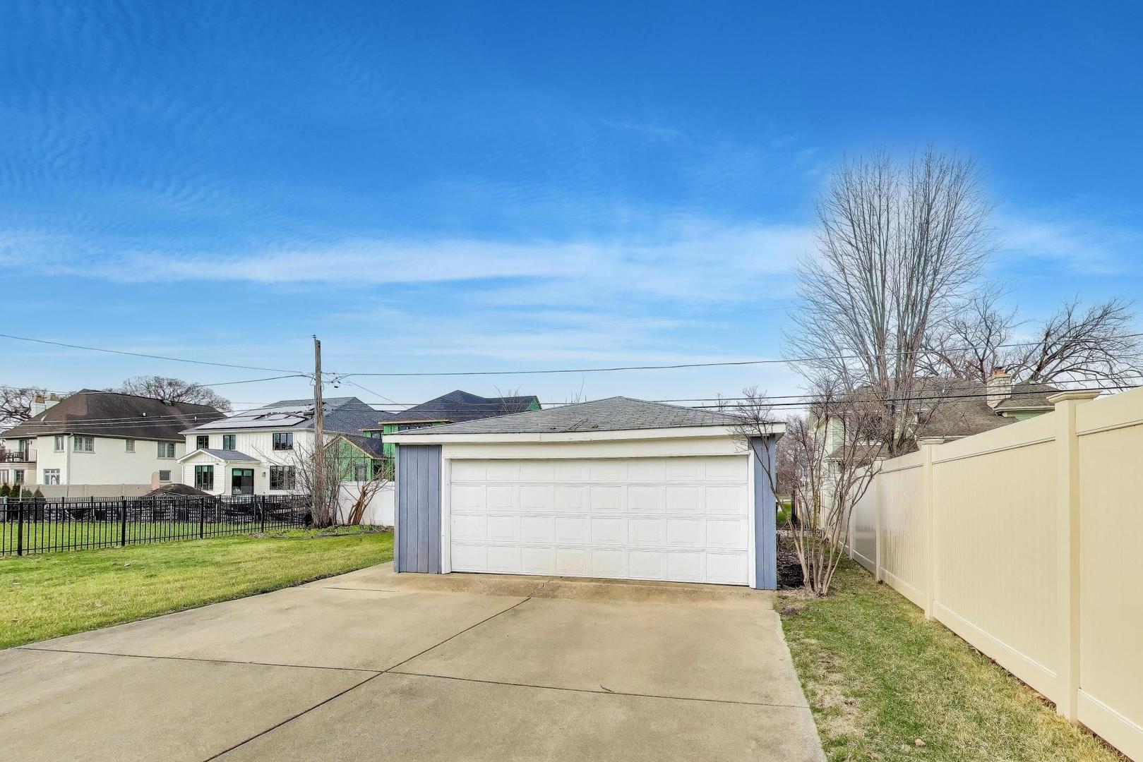 277 E Oneida Avenue, Elmhurst, IL 60126