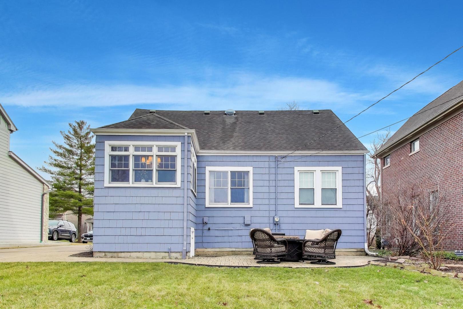 277 E Oneida Avenue, Elmhurst, IL 60126