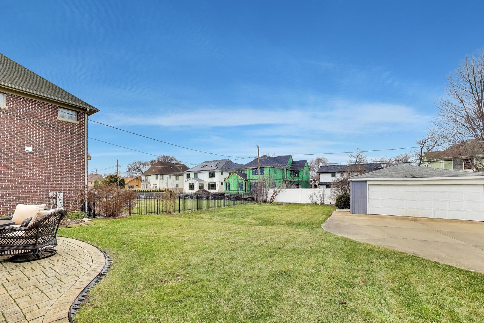 277 E Oneida Avenue, Elmhurst, IL 60126