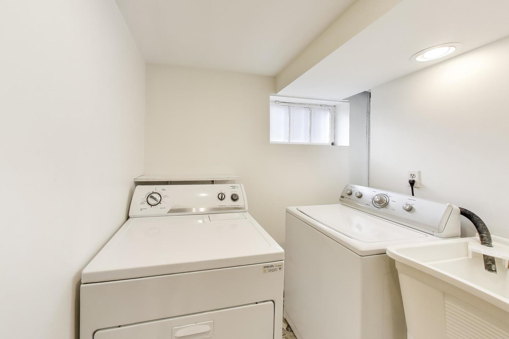 277 E Oneida Avenue, Elmhurst, IL 60126