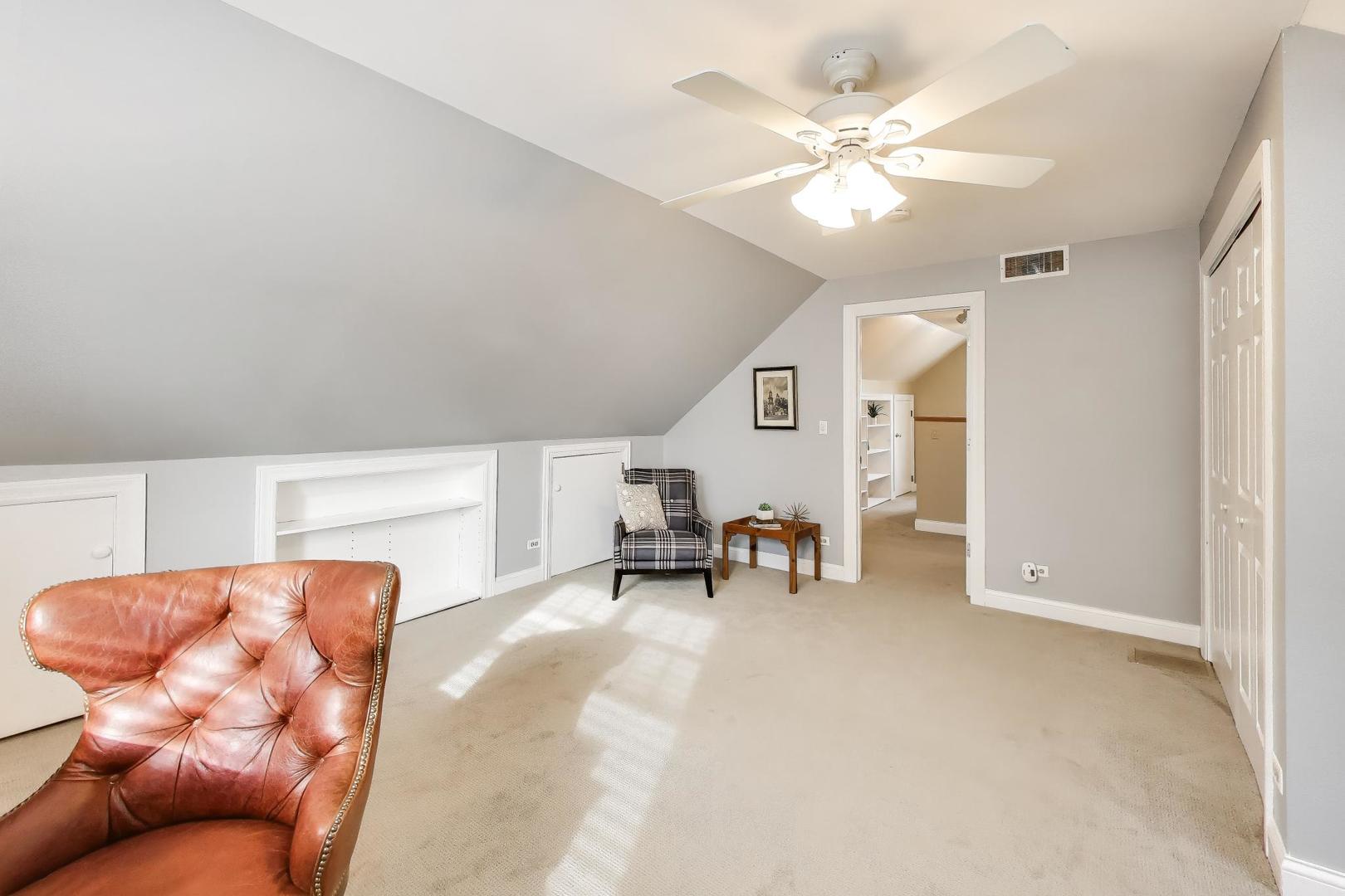 277 E Oneida Avenue, Elmhurst, IL 60126