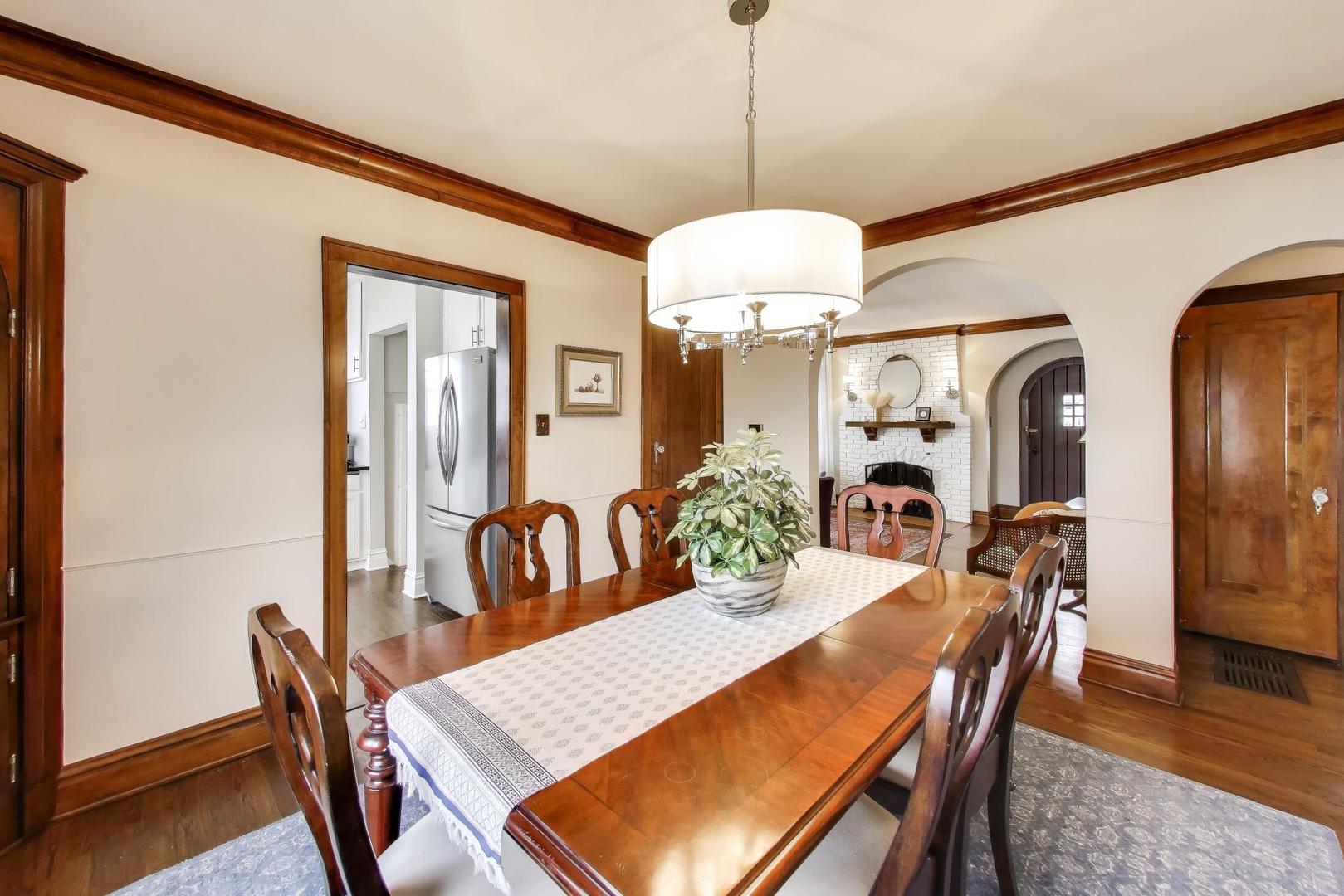 277 E Oneida Avenue, Elmhurst, IL 60126