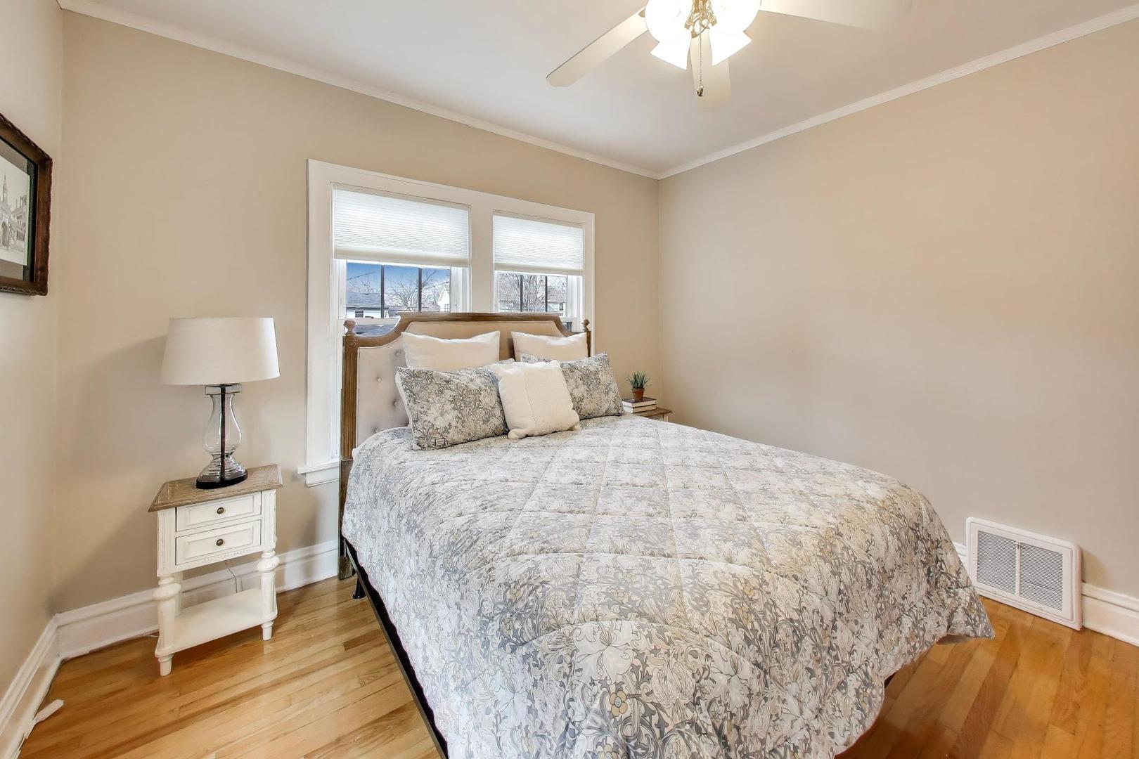 277 E Oneida Avenue, Elmhurst, IL 60126