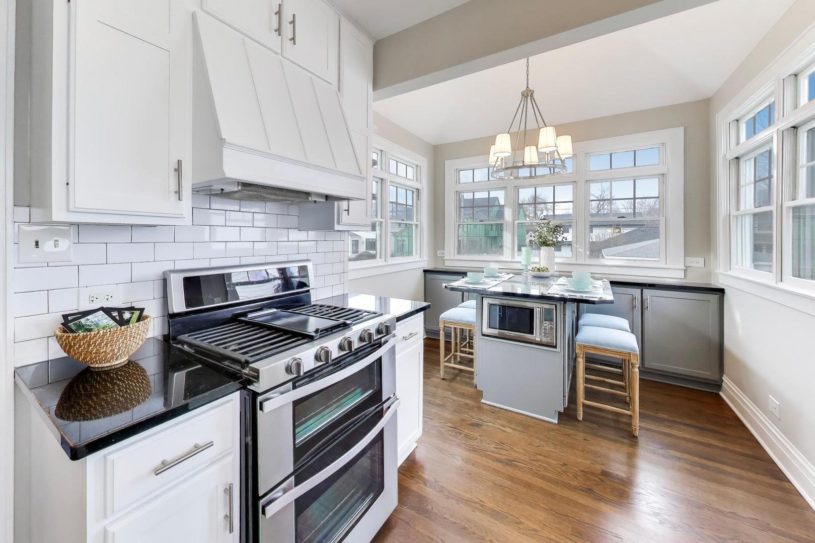 277 E Oneida Avenue, Elmhurst, IL 60126