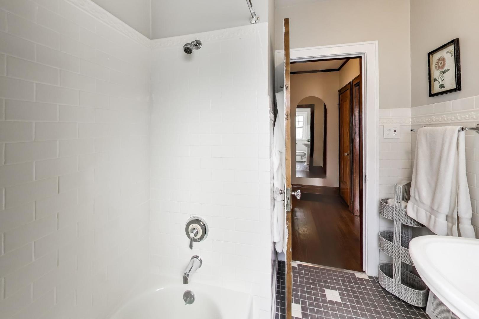 277 E Oneida Avenue, Elmhurst, IL 60126