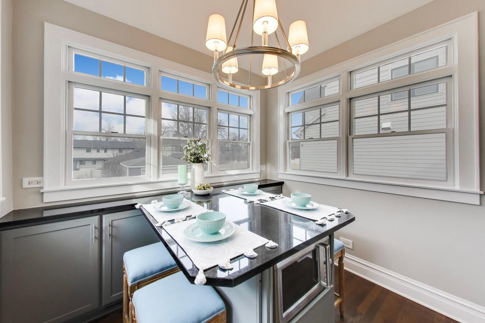 277 E Oneida Avenue, Elmhurst, IL 60126