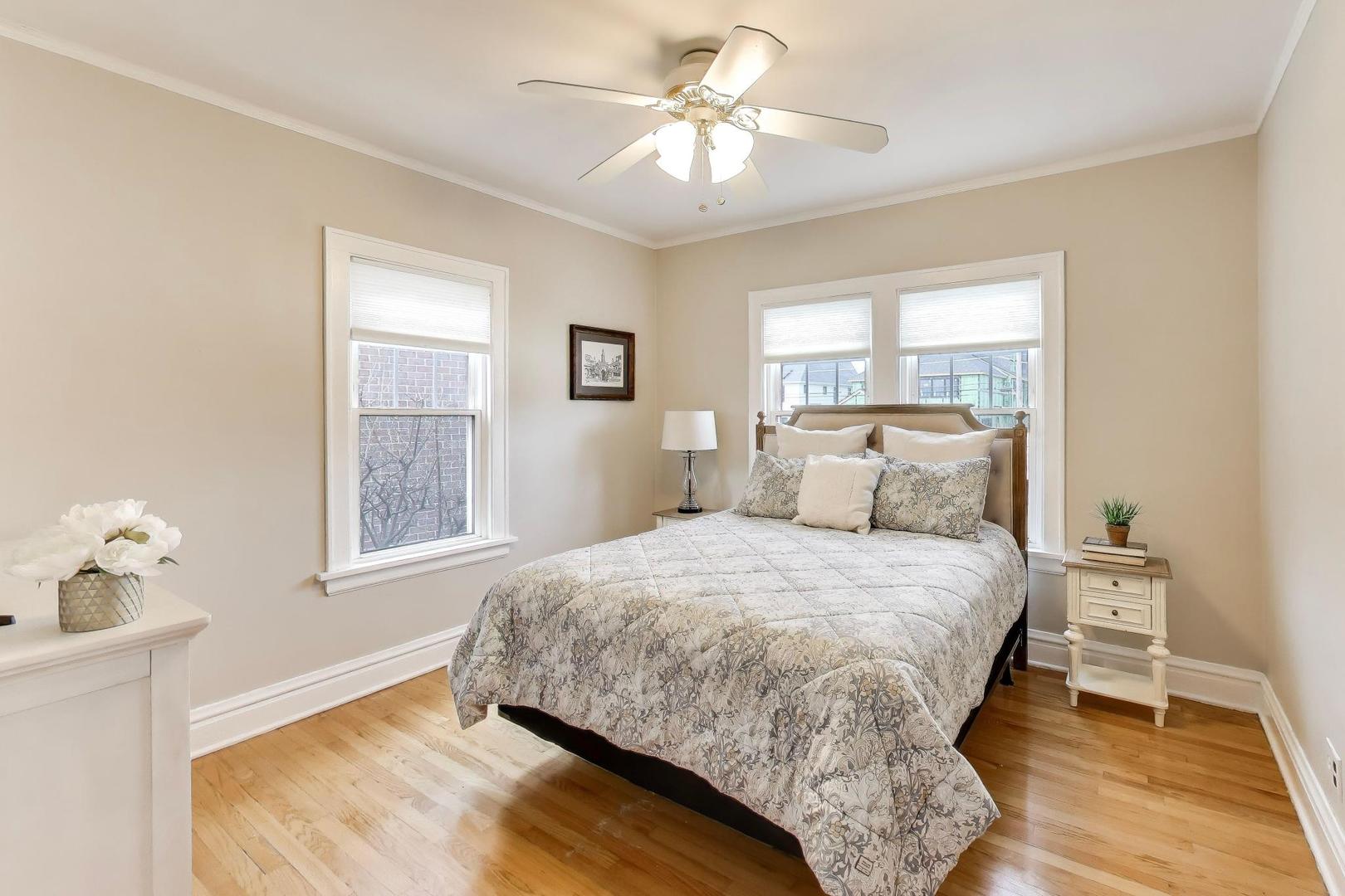 277 E Oneida Avenue, Elmhurst, IL 60126