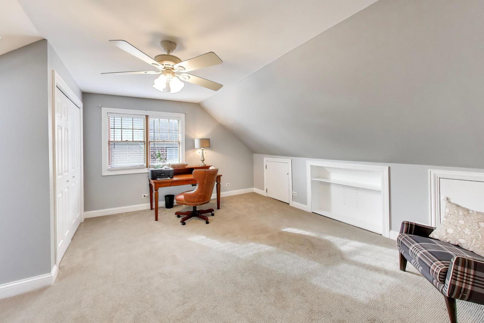 277 E Oneida Avenue, Elmhurst, IL 60126