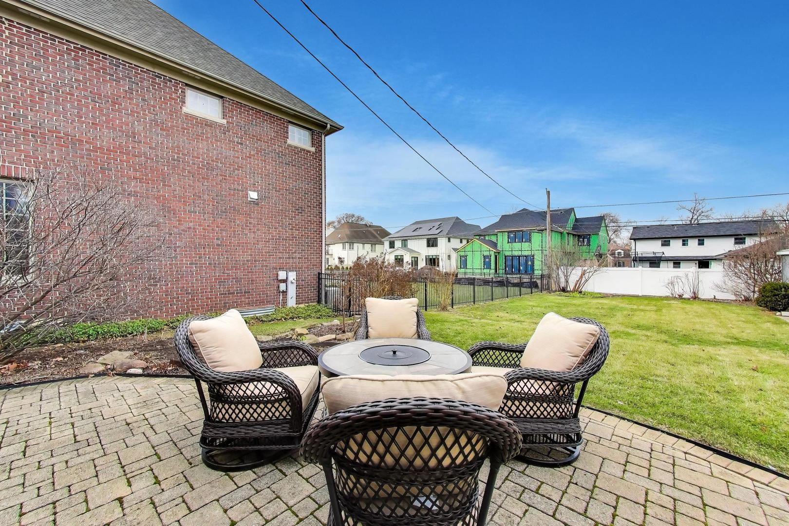 277 E Oneida Avenue, Elmhurst, IL 60126