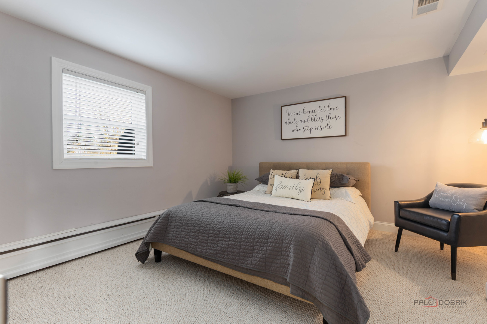 950 W HILLSIDE Street, Palatine, IL 60067