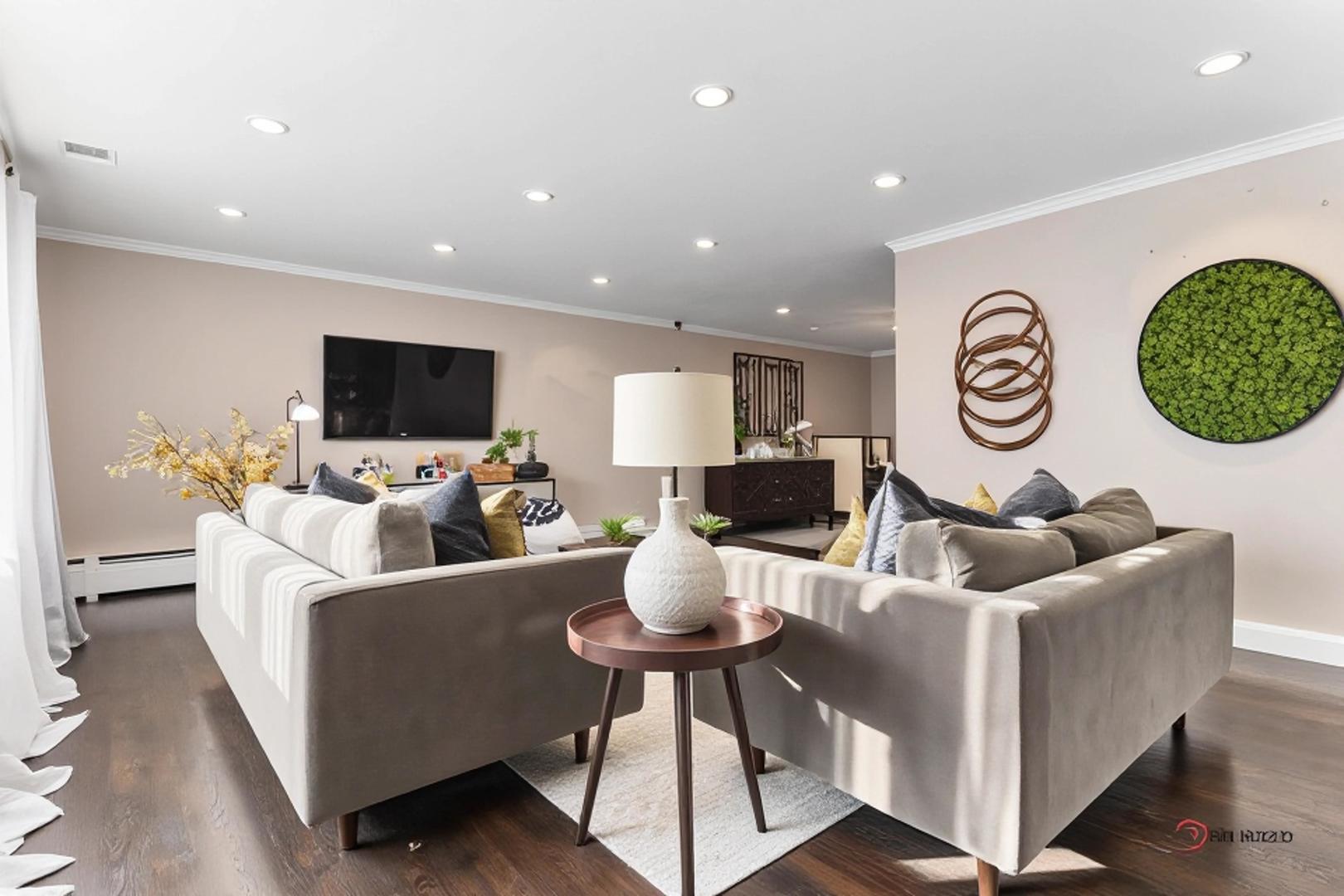 950 W HILLSIDE Street, Palatine, IL 60067