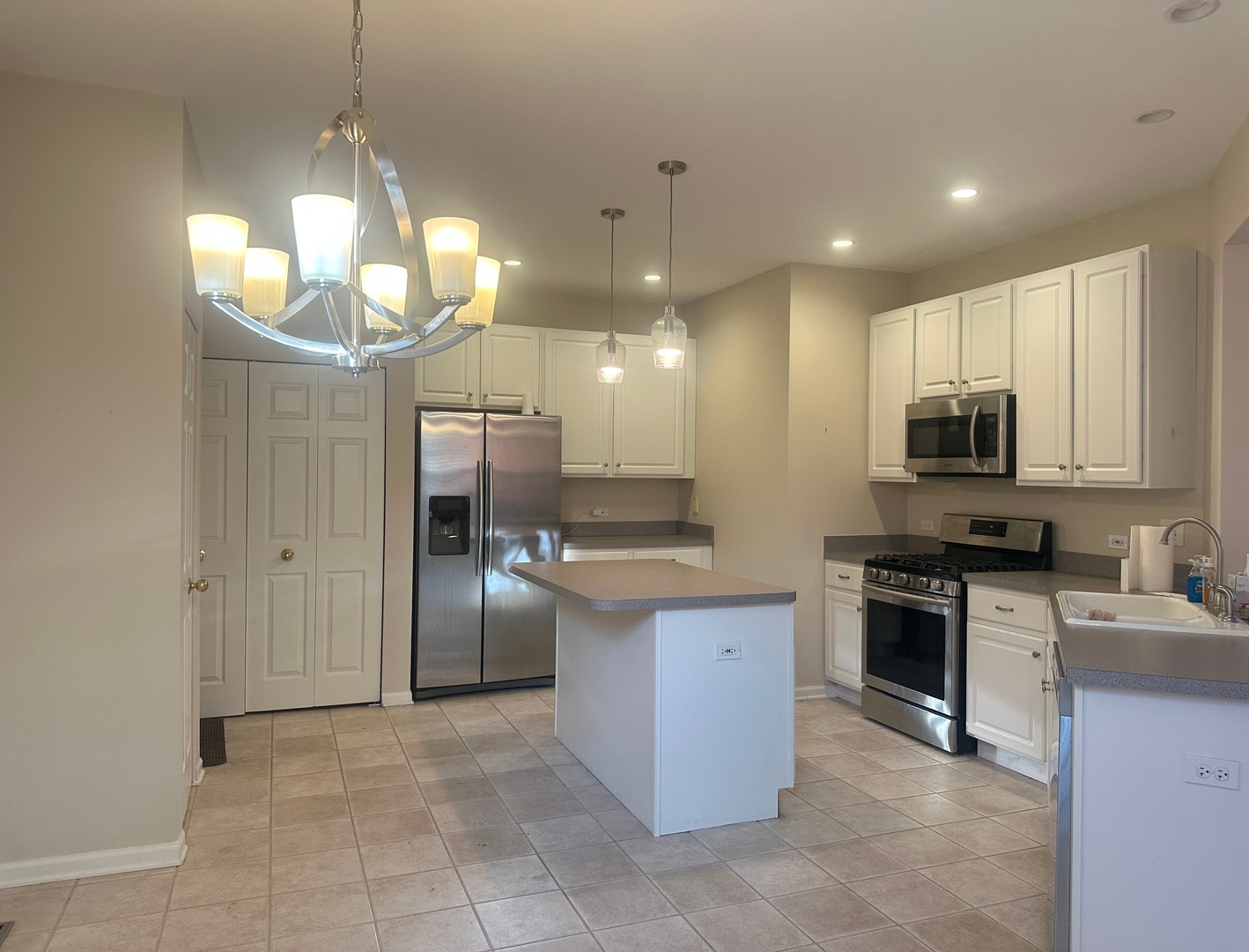 2449 Stonegate Road #B, Algonquin, IL 60102