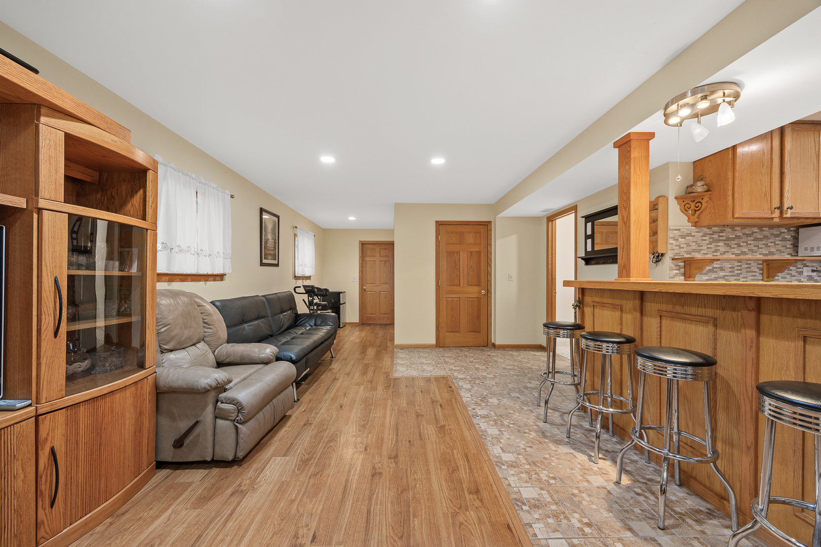 4930 N Clifton Avenue, Norridge, IL 60706