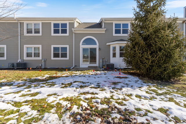 720 Hoover Drive, Carol Stream, IL 60188